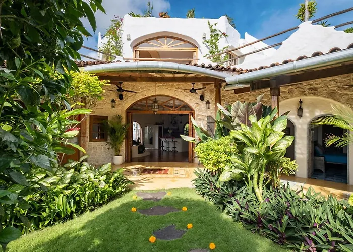 Casa Mila - 4 Bedroom Luxury Family Villa 5 Min From Canggu Beach - Bali